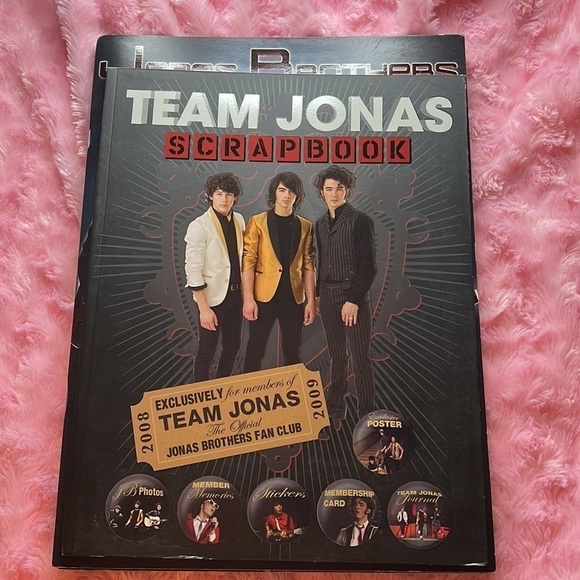 Jonas Brothers Tour Books & Team Jonas Scrapbook Bundle - Picture 6 of 6